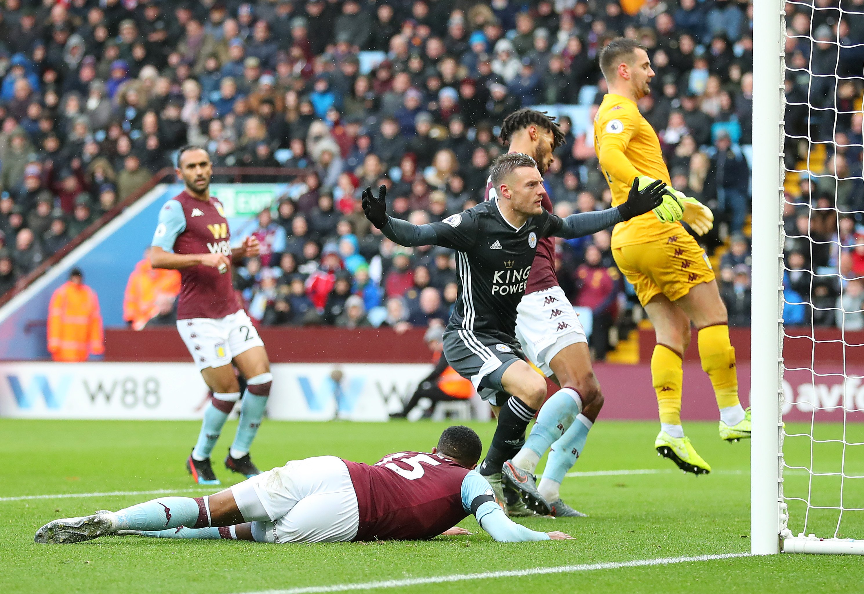 迫使詹姆斯 迫使詹姆斯